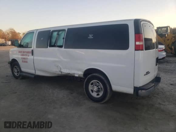 2019 Chevrolet Express Passenger LT z VIN 1GAZGPFP0K1179663, wystawiony jako Copart lot #81549274 z przebiegiem 153 248 mil mil oraz Szkoda całkowita • Salvage title. Historia ofert i sprzedaży dostępna na DreamBid. Obrazek 2.