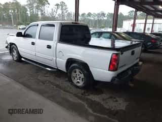 2005 Chevrolet Silverado 1500 LS z VIN 2GCEC13T551104584, wystawiony jako IAAI lot #43406967 z przebiegiem 279 561 mil mil oraz . Historia ofert i sprzedaży dostępna na DreamBid. Obrazek 3.