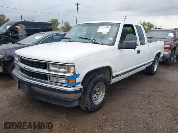 1997 Chevrolet Silverado 1500 with VIN 2GCEC19R9V1198951, listed as a IAAI auction lot 43413451 with 215,096 mi miles and . Bid and sale history available at DreamBid. Image 2.