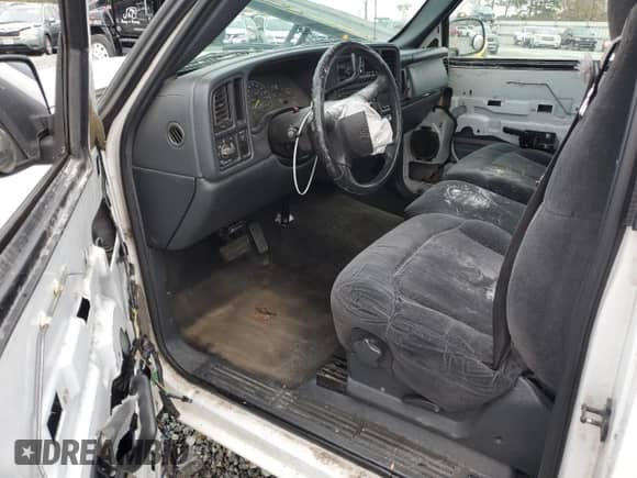 2000 Chevrolet Silverado 1500 LS with VIN 1GCEC14T7YZ112003, listed as a Copart auction lot 83573954 with Not provided miles and Salvage title. Bid and sale history available at DreamBid. Image 8.