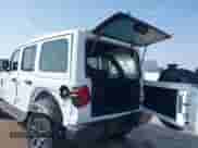 2025 Jeep Wrangler Sahara z VIN 1C4PJXEN9SW517502, wystawiony jako IAAI lot #41568926 z przebiegiem 400 mil mil oraz . Historia ofert i sprzedaży dostępna na DreamBid. Obrazek 13.