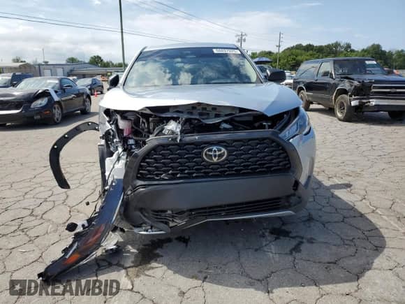 2025 Toyota Corolla Cross L with VIN 7MUAAAAG4SV143011, listed as a Copart auction lot 68897025 with 4,620 mi miles and Salvage title. Bid and sale history available at DreamBid. Image 5.