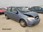 2007 Chevrolet Aveo LS z VIN KL1TD56667B174431, wystawiony jako Copart lot #75480164 z przebiegiem 200 779 mil mil oraz Szkoda całkowita • Salvage title. Historia ofert i sprzedaży dostępna na DreamBid. Obrazek 4.