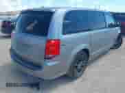 2018 Dodge Grand Caravan SE z VIN 2C4RDGBG9JR199149, wystawiony jako IAAI lot #43264774 z przebiegiem 200 102 mil mil oraz . Historia ofert i sprzedaży dostępna na DreamBid. Obrazek 6.