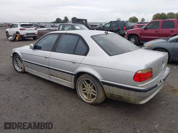 2001 BMW 7 Series 740i with VIN WBAGG83411DN87310, listed as a IAAI auction lot 43061097 with Not provided miles and . Bid and sale history available at DreamBid. Image 3.