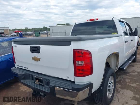 2011 Chevrolet Silverado 2500HD LT z VIN 1GC1CXCG6BF233085, wystawiony jako IAAI lot #43291048 z przebiegiem 161 159 mil mil oraz . Historia ofert i sprzedaży dostępna na DreamBid. Obrazek 4.