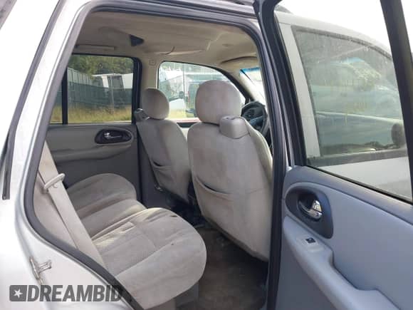 2007 Chevrolet TrailBlazer LS with VIN 1GNDT13S872264116, listed as a IAAI auction lot 43140142 with 230,535 mi miles and . Bid and sale history available at DreamBid. Image 8.