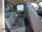 2002 GMC Sierra 1500 Denali z VIN 2GTFK69U821391080, wystawiony jako Copart lot #48396695 z przebiegiem 150 922 mil mil oraz Czysty tytuł • Clean title. Historia ofert i sprzedaży dostępna na DreamBid. Obrazek 11.