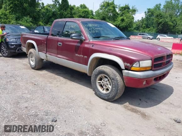 2000 Dodge Dakota Sport with VIN 1B7GG22N4YS732002, listed as a IAAI auction lot 42389415 with 138,944 mi miles and . Bid and sale history available at DreamBid. Image 1.