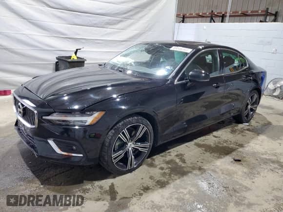 2022 Volvo S60 Inscription z VIN 7JRL12TL1NG153823, wystawiony jako Copart lot #69588365 z przebiegiem 70 620 mil mil oraz Szkoda całkowita • Salvage title. Historia ofert i sprzedaży dostępna na DreamBid. Obrazek 1.