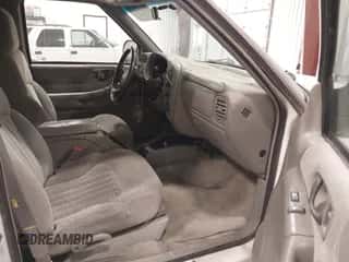 2002 Chevrolet Blazer LS с VIN 1GNDT13W02K237066, выставлен на аукционе IAAI как лот 43275570 с пробегом 149 307 миль миль и . История ставок и продаж доступна на DreamBid. Изображение 5.