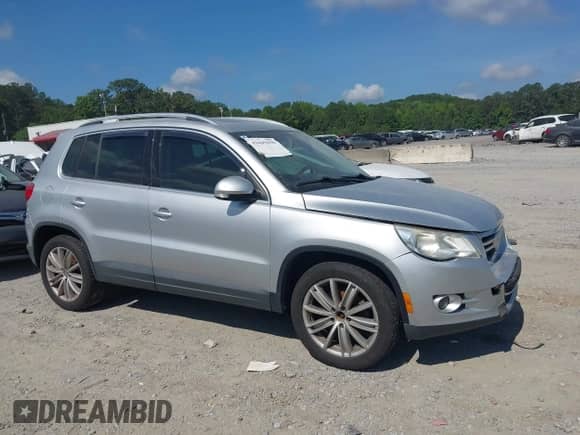 2011 Volkswagen Tiguan S with VIN WVGAV7AX0BW550630, listed as a IAAI auction lot 42445650 with 185,176 mi miles and . Bid and sale history available at DreamBid. Image 13.