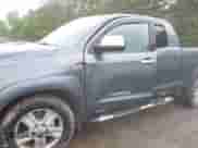2008 Toyota Tundra Limited с VIN 5TBBV58198S501555, выставлен на аукционе IAAI как лот 42321052 с пробегом 248 154 миль миль и . История ставок и продаж доступна на DreamBid. Изображение 6.