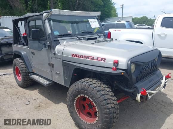 2001 Jeep Wrangler SE with VIN 1J4FA29P01P305939, listed as a IAAI auction lot 42624451 with 170,315 mi miles and . Bid and sale history available at DreamBid. Image 1.