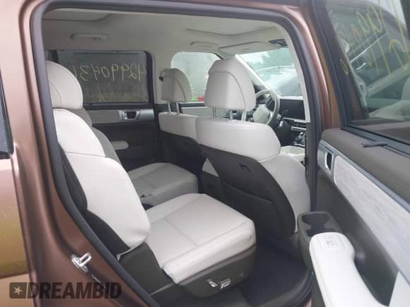 2024 Hyundai Santa Fe Calligraphy z VIN 5NMP5DGL2RH035384, wystawiony jako IAAI lot #42990436 z przebiegiem Nie podano mil oraz . Historia ofert i sprzedaży dostępna na DreamBid. Obrazek 8.