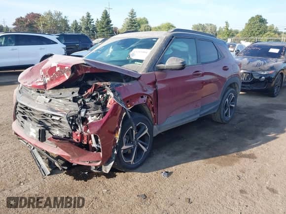 2022 Chevrolet TrailBlazer RS z VIN KL79MTSL5NB083616, wystawiony jako IAAI lot #43255904 z przebiegiem 29 385 mil mil oraz . Historia ofert i sprzedaży dostępna na DreamBid. Obrazek 2.
