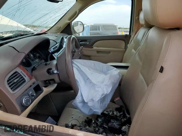 2011 Chevrolet Tahoe LTZ z VIN 1GNSCCE0XBR213361, wystawiony jako Copart lot #70589375 z przebiegiem Nie podano mil oraz Szkoda całkowita • Salvage title. Historia ofert i sprzedaży dostępna na DreamBid. Obrazek 7.