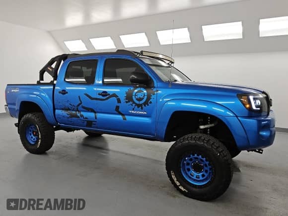 2005 Toyota Tacoma PreRunner with VIN 3TMJU62N05M002100, listed as a Copart auction lot 84837805 with 300,227 mi miles and Clean title. Bid and sale history available at DreamBid. Image 4.