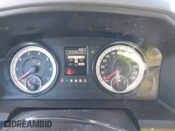 2019 Ram 1500 Express z VIN 1C6RR7KT1KS668854, wystawiony jako IAAI lot #41021260 z przebiegiem 154 655 mil mil oraz . Historia ofert i sprzedaży dostępna na DreamBid. Obrazek 7.