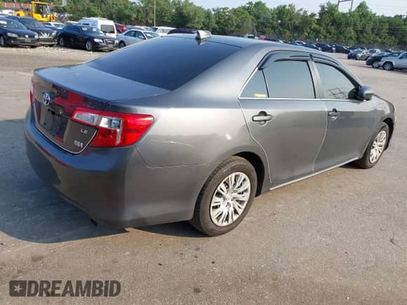 2013 Toyota Camry LE z VIN 4T1BD1FK5DU074343, wystawiony jako IAAI lot #42908273 z przebiegiem 180 827 mil mil oraz . Historia ofert i sprzedaży dostępna na DreamBid. Obrazek 4.