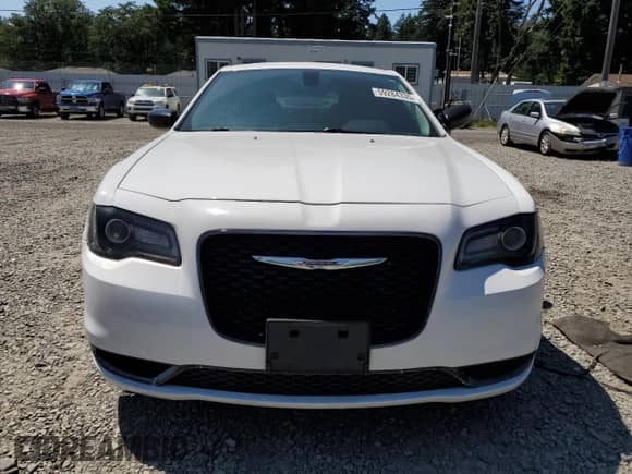 2019 Chrysler 300 Touring с VIN 2C3CCAAG6KH715650, выставлен на аукционе Copart как лот 59284335 с пробегом 67 747 миль миль и Списание • Salvage title. История ставок и продаж доступна на DreamBid. Изображение 5.
