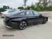 2025 Hyundai Sonata SEL Convenience z VIN KMHL14JA7SA458040, wystawiony jako Copart lot #81566365 z przebiegiem 8 374 mil mil oraz Szkoda całkowita • Salvage title. Historia ofert i sprzedaży dostępna na DreamBid. Obrazek 3.