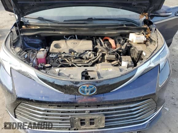 2021 Toyota Sienna Limited with VIN 5TDESKFC1MS004073, listed as a Copart auction lot 80620145 with 121,366 mi miles and Salvage title. Bid and sale history available at DreamBid. Image 12.