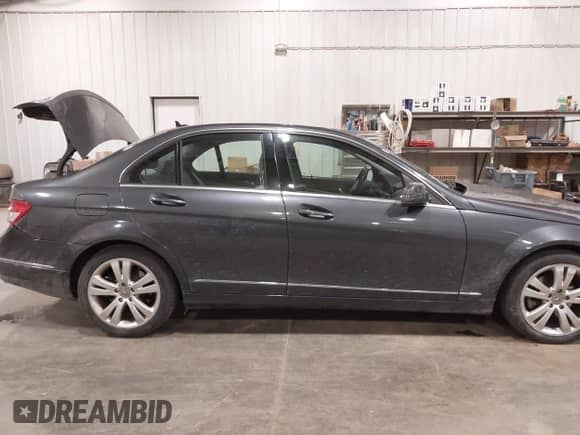 2010 Mercedes-Benz C 300 Sport с VIN WDDGF8BB6AR122164, выставлен на аукционе IAAI как лот 42026446 с пробегом 130 229 миль миль и . История ставок и продаж доступна на DreamBid. Изображение 14.