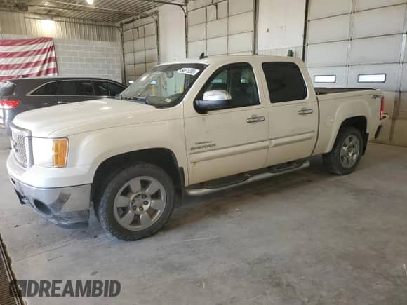 2011 GMC Sierra 1500 SLT z VIN 3GTP2WE37BG150961, wystawiony jako Copart lot #84875285 z przebiegiem 290 890 mil mil oraz Czysty tytuł • Clean title. Historia ofert i sprzedaży dostępna na DreamBid. Obrazek 1.