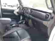 2021 Jeep Wrangler Unlimited Sahara Altitude с VIN 1C4HJXEM4MW701812, выставлен на аукционе IAAI как лот 42614468 с пробегом 84 871 миль миль и . История ставок и продаж доступна на DreamBid. Изображение 5.