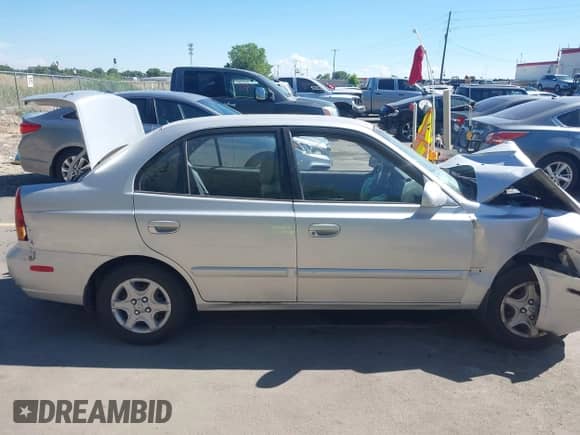 2004 Hyundai Accent GL z VIN KMHCG45C74U567268, wystawiony jako IAAI lot #42444194 z przebiegiem 182 380 mil mil oraz . Historia ofert i sprzedaży dostępna na DreamBid. Obrazek 13.