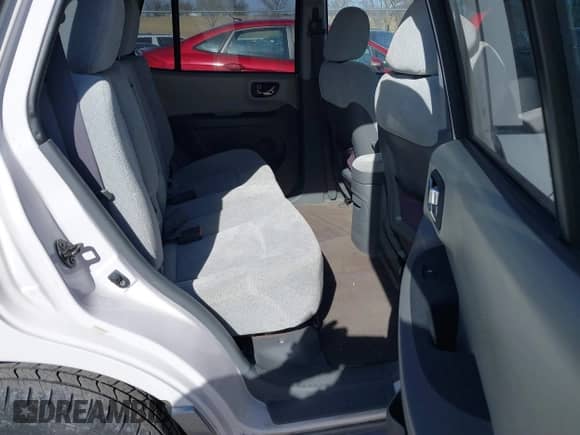 2005 Hyundai Santa Fe GLS z VIN KM8SC13E05U984159, wystawiony jako IAAI lot #41708422 z przebiegiem 45 485 mil mil oraz . Historia ofert i sprzedaży dostępna na DreamBid. Obrazek 8.