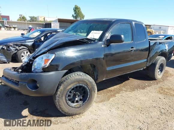 2008 Toyota Tacoma z VIN 5TETX22N88Z571387, wystawiony jako IAAI lot #43348183 z przebiegiem 181 818 mil mil oraz . Historia ofert i sprzedaży dostępna na DreamBid. Obrazek 2.