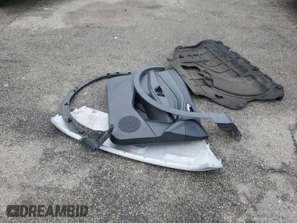 2017 Ford Escape SE z VIN 1FMCU9GD0HUA84092, wystawiony jako Copart lot #86713205 z przebiegiem 97 203 mil mil oraz Szkoda całkowita • Salvage title. Historia ofert i sprzedaży dostępna na DreamBid. Obrazek 13.