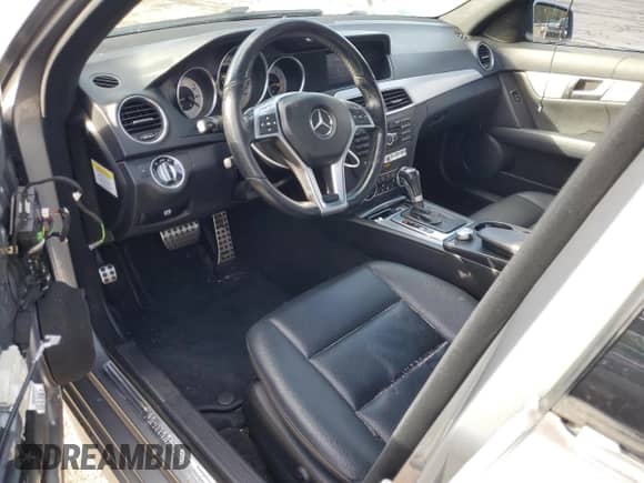 2014 Mercedes-Benz C 300 Sport z VIN WDDGF8AB0EG247910, wystawiony jako Copart lot #86867795 z przebiegiem 138 679 mil mil oraz Szkoda całkowita • Salvage title. Historia ofert i sprzedaży dostępna na DreamBid. Obrazek 8.