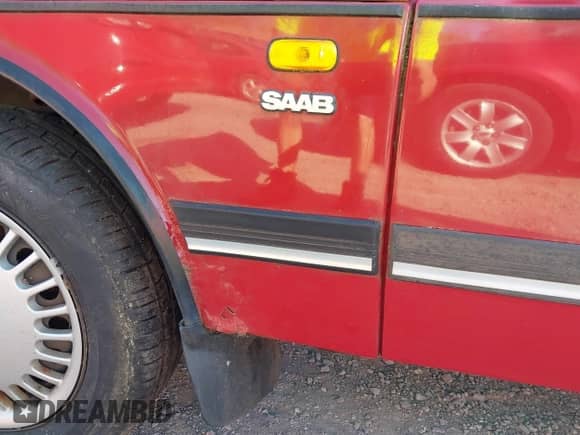1991 Saab 900 with VIN YS3AK45E3M7006214, listed as a IAAI auction lot 42051443 with 188,409 mi miles and . Bid and sale history available at DreamBid. Image 13.