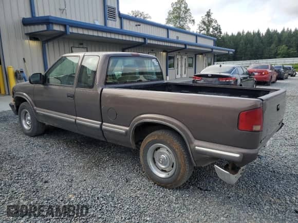 1998 Chevrolet S-10 LS с VIN 1GCCS19X0WK100710, выставлен на аукционе Copart как лот 61636495 с пробегом 216 032 миль миль и Списание • Salvage title. История ставок и продаж доступна на DreamBid. Изображение 2.