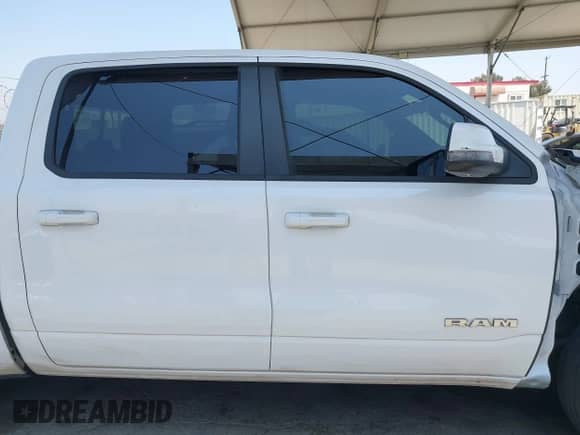 2023 Ram 1500 Big Horn z VIN 1C6RREFT3PN604528, wystawiony jako IAAI lot #42606799 z przebiegiem 50 652 mil mil oraz . Historia ofert i sprzedaży dostępna na DreamBid. Obrazek 14.