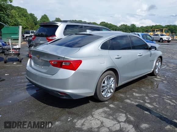 2016 Chevrolet Malibu LT z VIN 1G1ZE5ST3GF307594, wystawiony jako IAAI lot #42651949 z przebiegiem 108 369 mil mil oraz . Historia ofert i sprzedaży dostępna na DreamBid. Obrazek 4.