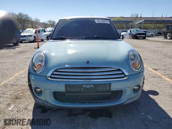 2012 MINI Hardtop с VIN WMWSU3C54CT542370, выставлен на аукционе Copart как лот 85142675 с пробегом 89 120 миль миль и Списание • Salvage title. История ставок и продаж доступна на DreamBid. Изображение 5.