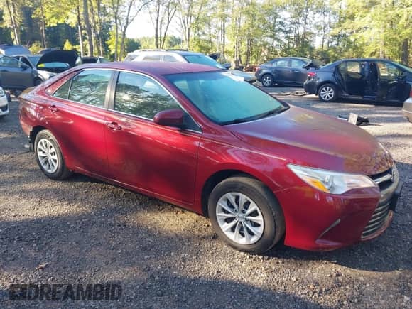 2015 Toyota Camry SE z VIN 4T1BF1FK8FU902401, wystawiony jako IAAI lot #43374452 z przebiegiem 103 323 mil mil oraz . Historia ofert i sprzedaży dostępna na DreamBid. Obrazek 1.