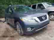 2013 Nissan Pathfinder S z VIN 5N1AR2MNXDC672627, wystawiony jako IAAI lot #42854748 z przebiegiem 142 901 mil mil oraz . Historia ofert i sprzedaży dostępna na DreamBid. Obrazek 1.