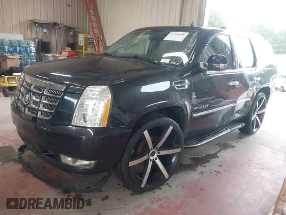 2010 Cadillac Escalade Premium z VIN 1GYUKCEF2AR242516, wystawiony jako IAAI lot #42785888 z przebiegiem 161 029 mil mil oraz . Historia ofert i sprzedaży dostępna na DreamBid. Obrazek 2.