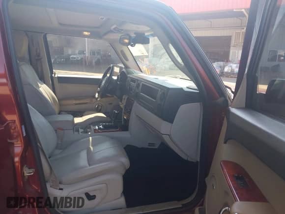 2007 Jeep Commander Limited z VIN 1J8HG58207C530195, wystawiony jako IAAI lot #43003065 z przebiegiem 149 967 mil mil oraz . Historia ofert i sprzedaży dostępna na DreamBid. Obrazek 5.