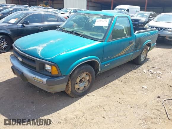 1994 Chevrolet S-10 с VIN 1GCCS14Z1R8145424, выставлен на аукционе IAAI как лот 43271271 с пробегом 170 433 миль миль и . История ставок и продаж доступна на DreamBid. Изображение 2.