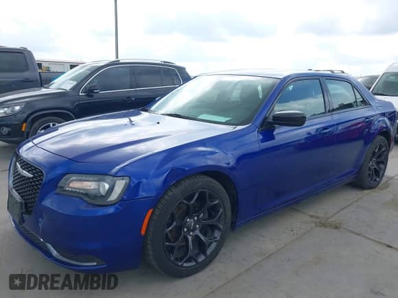 2019 Chrysler 300 Touring с VIN 2C3CCAAG3KH733183, выставлен на аукционе IAAI как лот 42735570 с пробегом 110 170 миль миль и . История ставок и продаж доступна на DreamBid. Изображение 16.