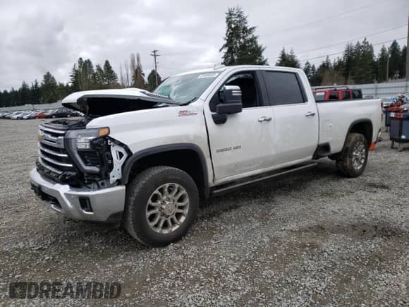 2024 Chevrolet Silverado 3500HD LTZ z VIN 1GC4YUEY6RF324547, wystawiony jako Copart lot #47469565 z przebiegiem 14 958 mil mil oraz Szkoda całkowita • Salvage title. Historia ofert i sprzedaży dostępna na DreamBid. Obrazek 1.