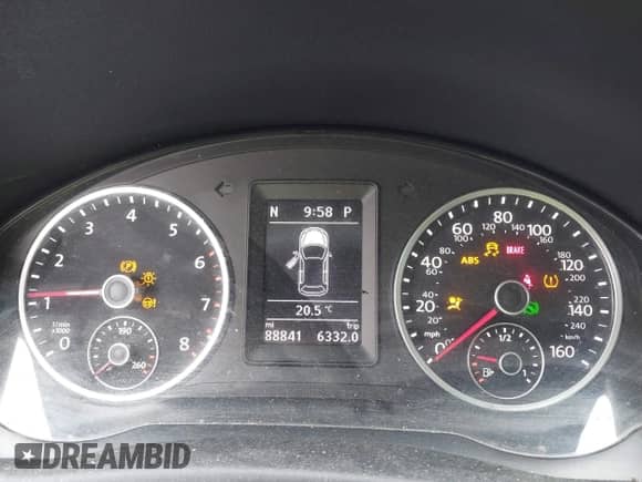 2017 Volkswagen Tiguan Wolfsburg Edition z VIN WVGRV7AX9HK002659, wystawiony jako IAAI lot #42482438 z przebiegiem 88 841 mil mil oraz . Historia ofert i sprzedaży dostępna na DreamBid. Obrazek 7.