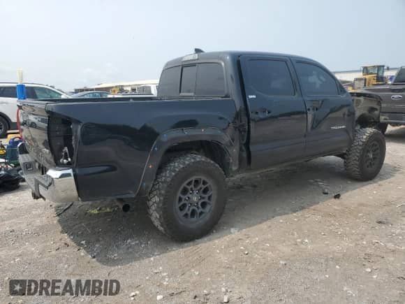 2017 Toyota Tacoma SR5 with VIN 3TMCZ5AN1HM100059, listed as a Copart auction lot 71779535 with 133,123 mi miles and Clean title. Bid and sale history available at DreamBid. Image 3.