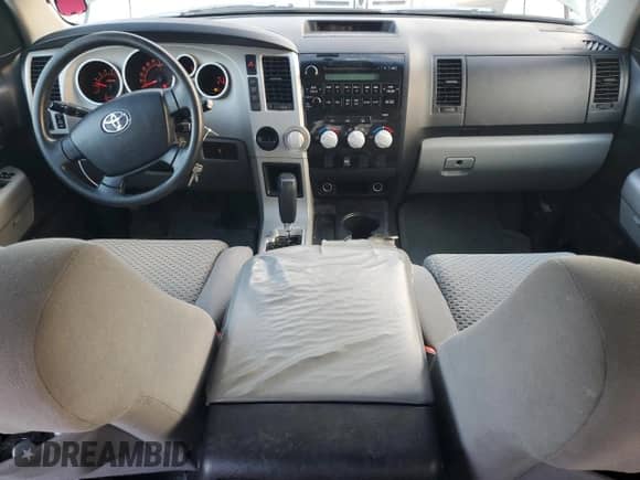 2007 Toyota Tundra SR5 z VIN 5TBET54177S455540, wystawiony jako Copart lot #71871704 z przebiegiem 247 986 mil mil oraz Szkoda całkowita • Salvage title. Historia ofert i sprzedaży dostępna na DreamBid. Obrazek 8.